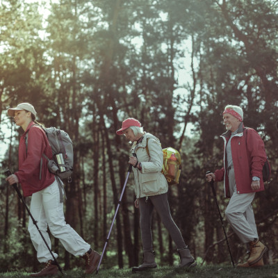Wandernde Menschen in der Natur